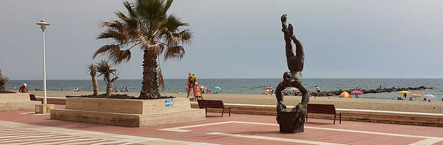 Escultura en bronce ubicada en el paseo marítiimo de Almería realizada por Manuel Domínguez- 4 metros